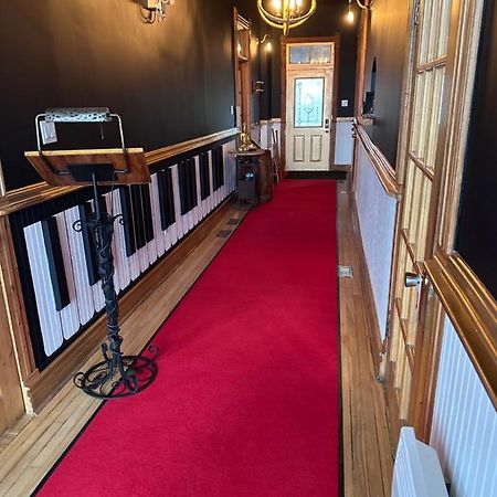 Auberge Et Bistro Namaste Lachute Bagian luar foto