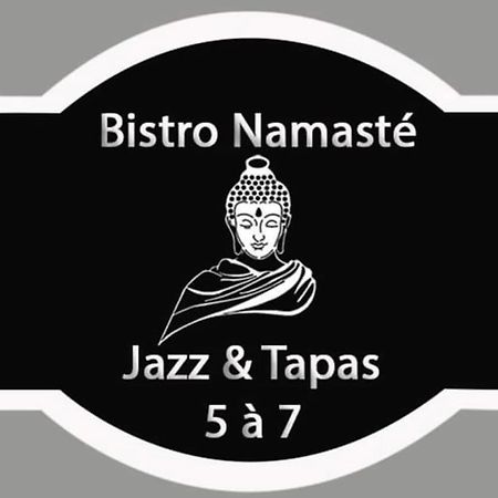 Auberge Et Bistro Namaste Lachute Bagian luar foto