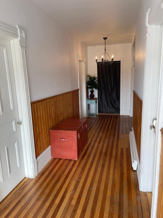 Auberge Et Bistro Namaste Lachute Bagian luar foto