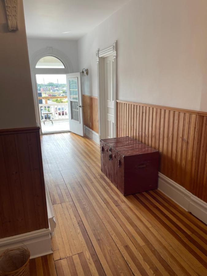 Auberge Et Bistro Namaste Lachute Bagian luar foto
