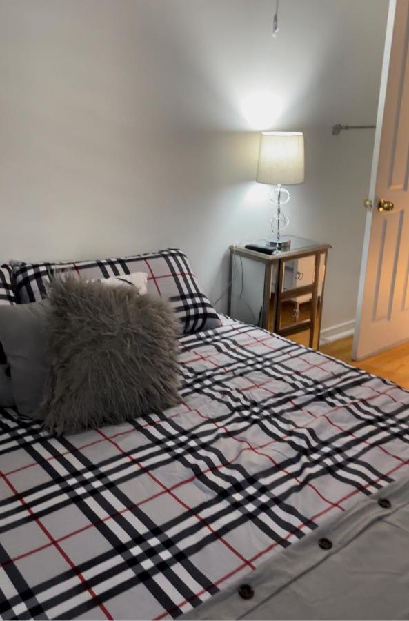 Auberge Et Bistro Namaste Lachute Bagian luar foto