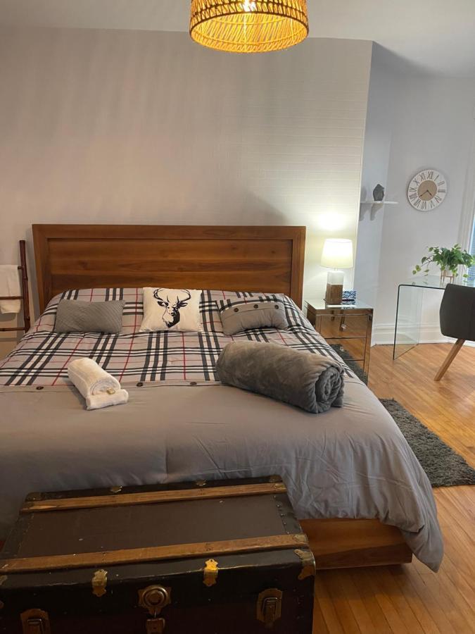 Auberge Et Bistro Namaste Lachute Bagian luar foto