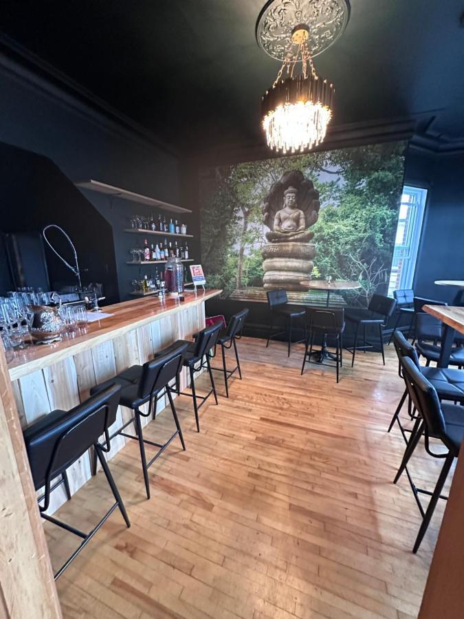 Auberge Et Bistro Namaste Lachute Bagian luar foto
