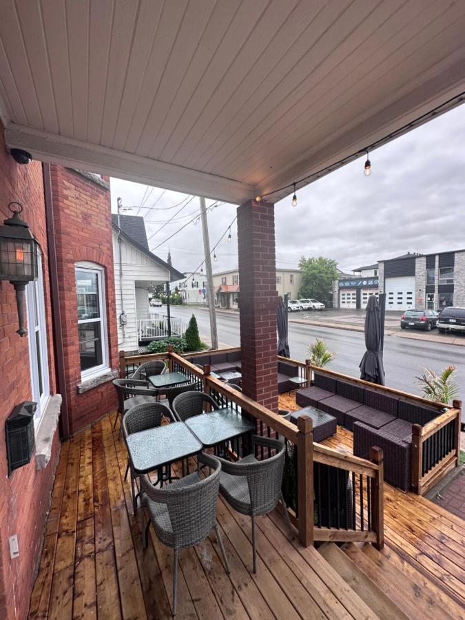 Auberge Et Bistro Namaste Lachute Bagian luar foto