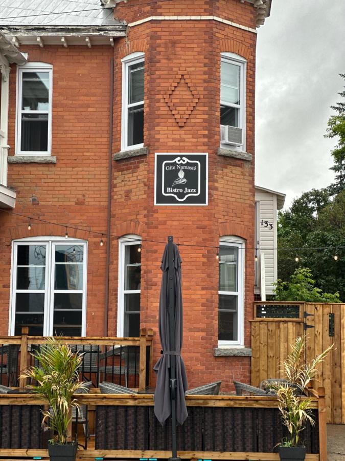 Auberge Et Bistro Namaste Lachute Bagian luar foto