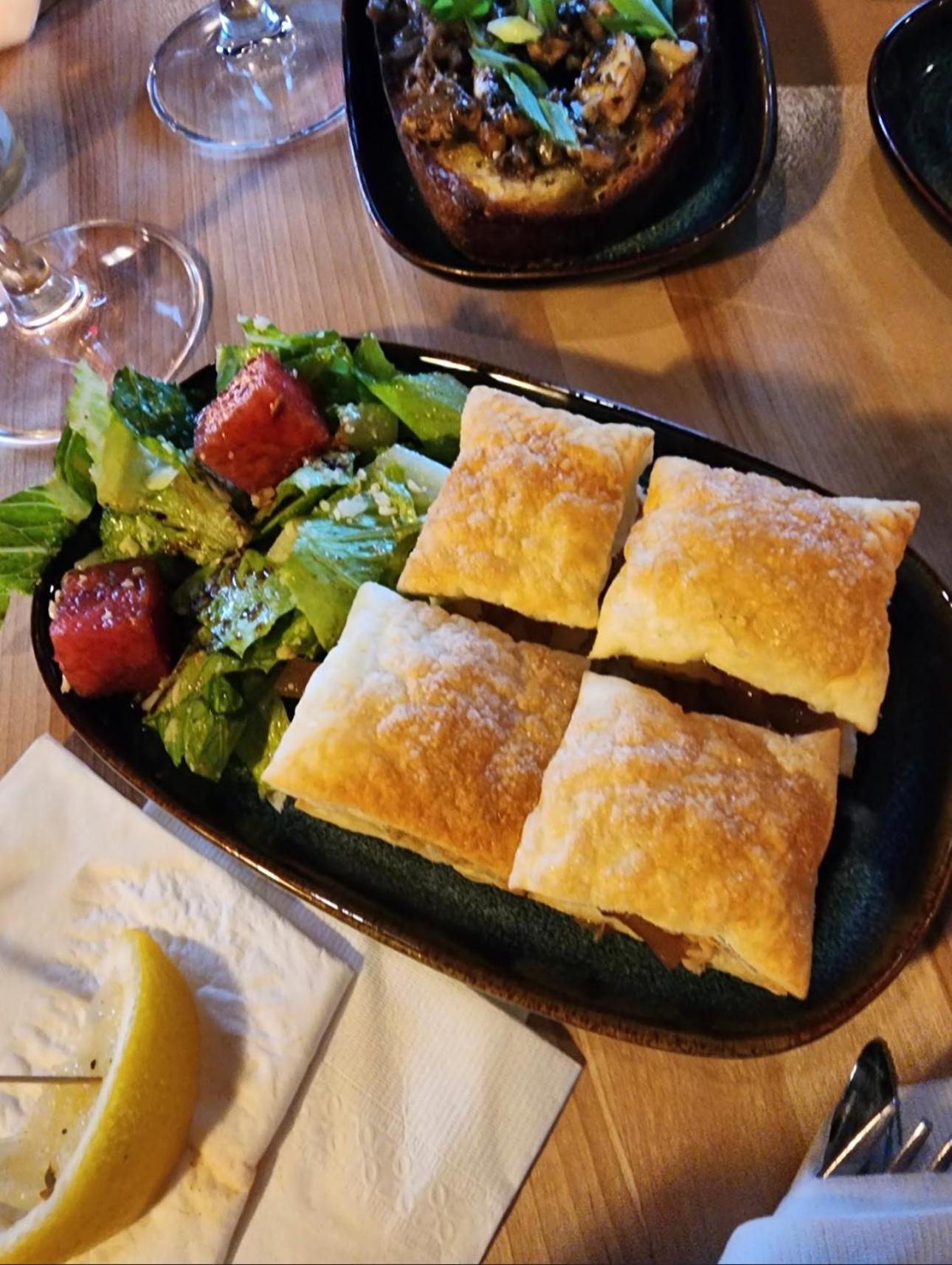 Auberge Et Bistro Namaste Lachute Bagian luar foto
